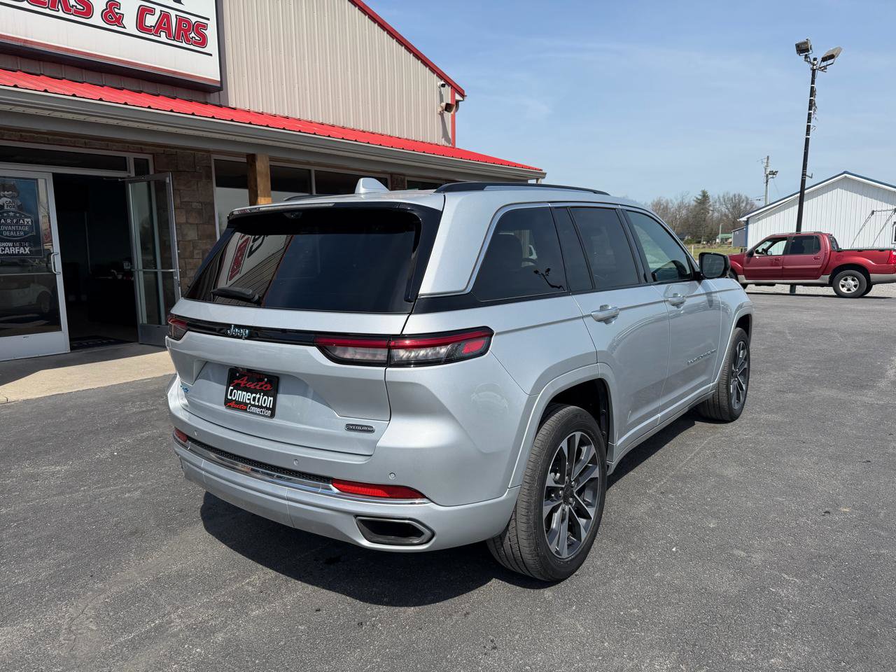 Used 2022 Jeep Grand Cherokee Overland w/ Advanced Protech Group III image 4