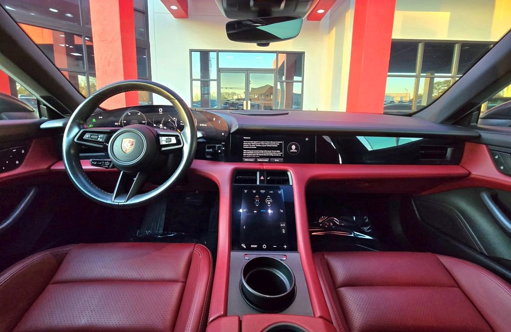 Used 2022 Porsche Taycan image 18