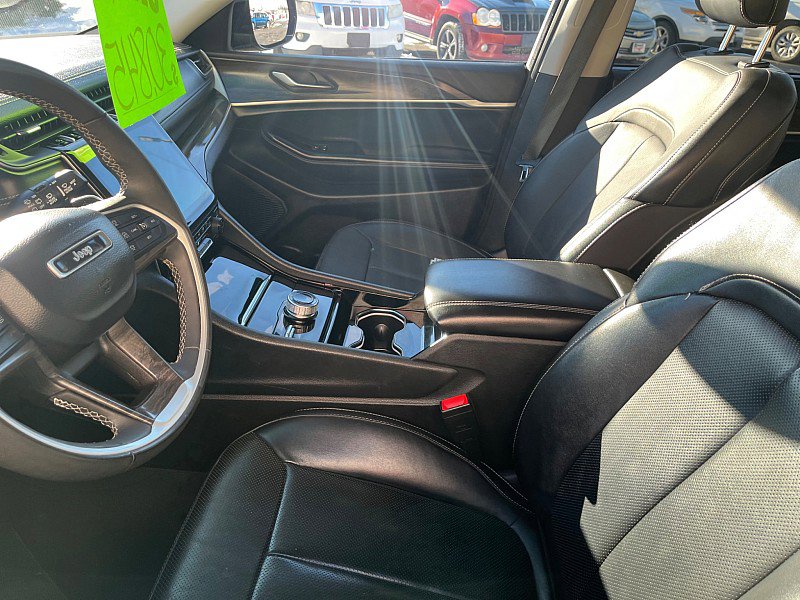 Used 2023 Jeep Grand Cherokee Limited w/ Luxury Tech Group II image 14