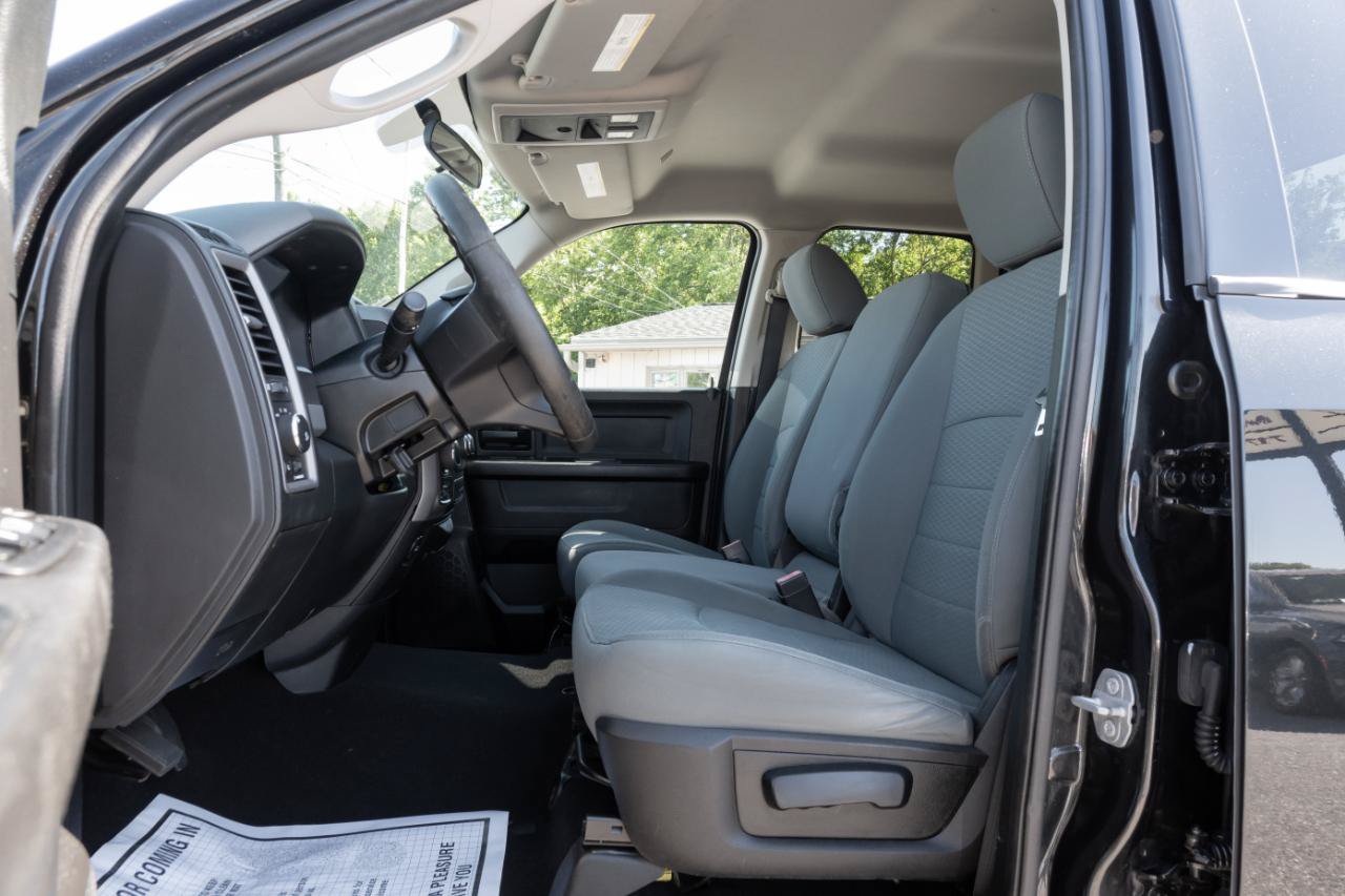 Used 2017 RAM 1500 Express AWD/4WD image 16
