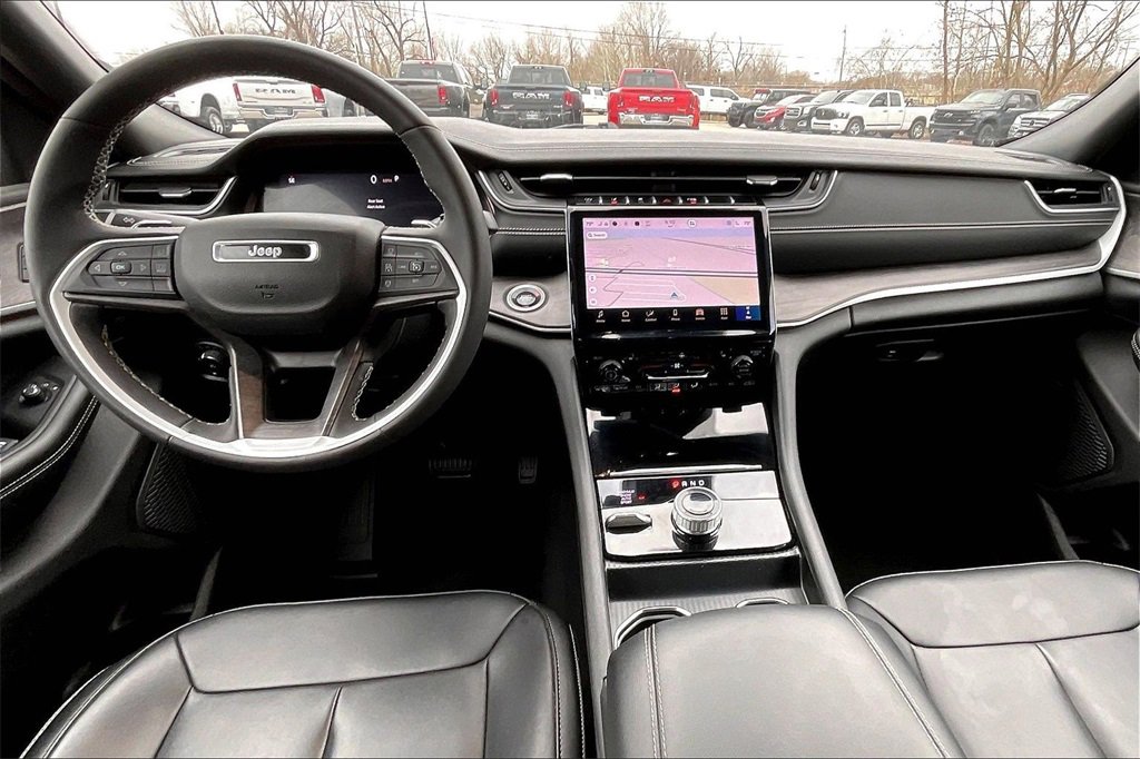 Used 2024 Jeep Grand Cherokee L Limited image 15