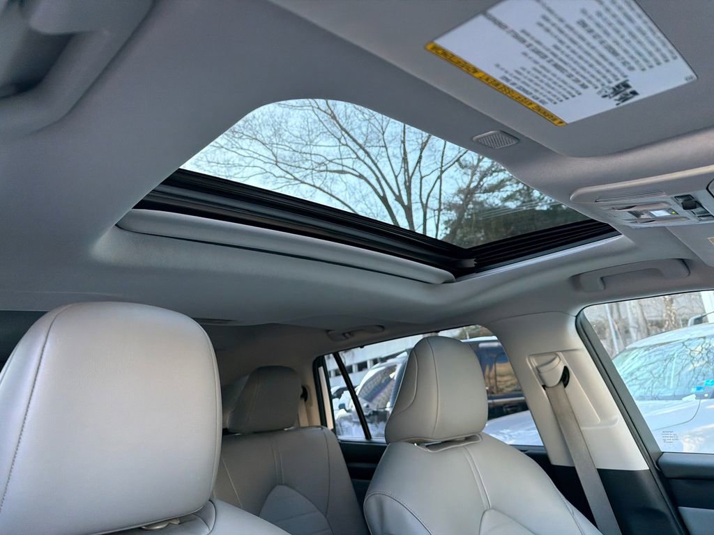 Used 2023 Toyota Highlander XLE image 14