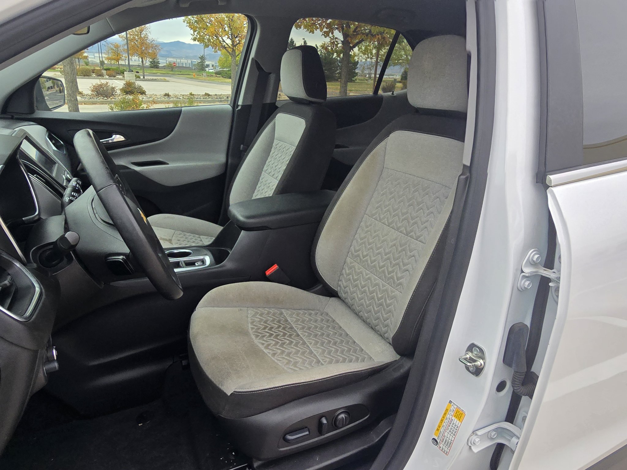 Used 2024 Chevrolet Equinox LT AWD/4WD image 13