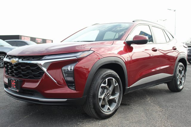 Used 2025 Chevrolet Trax LT w/ LT Convenience Package image 3