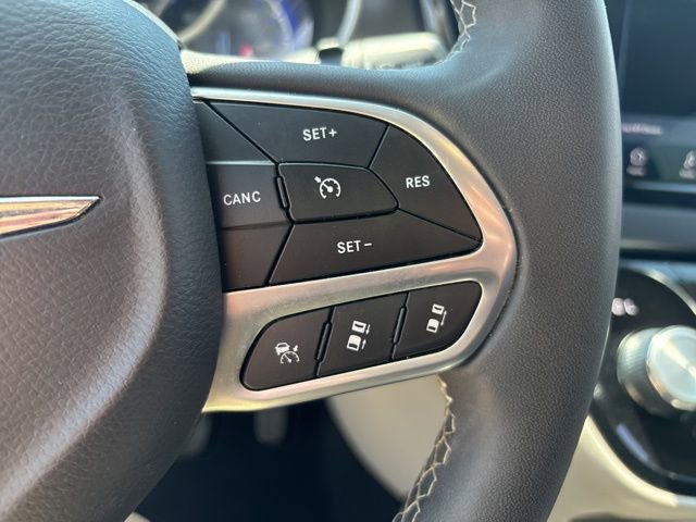 Used 2023 Chrysler Pacifica Touring-L image 30