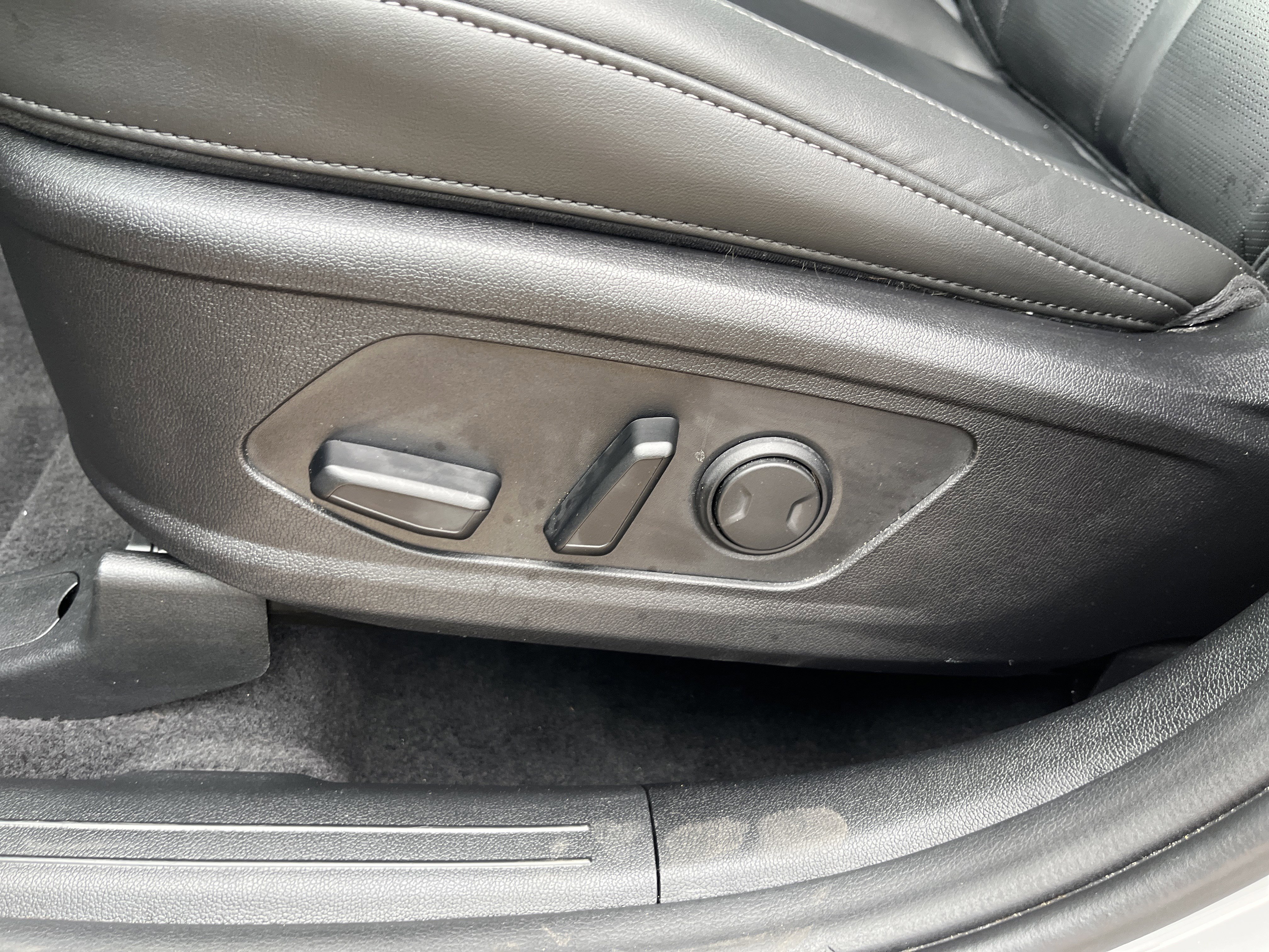 Used 2025 Kia Sorento S FWD image 25