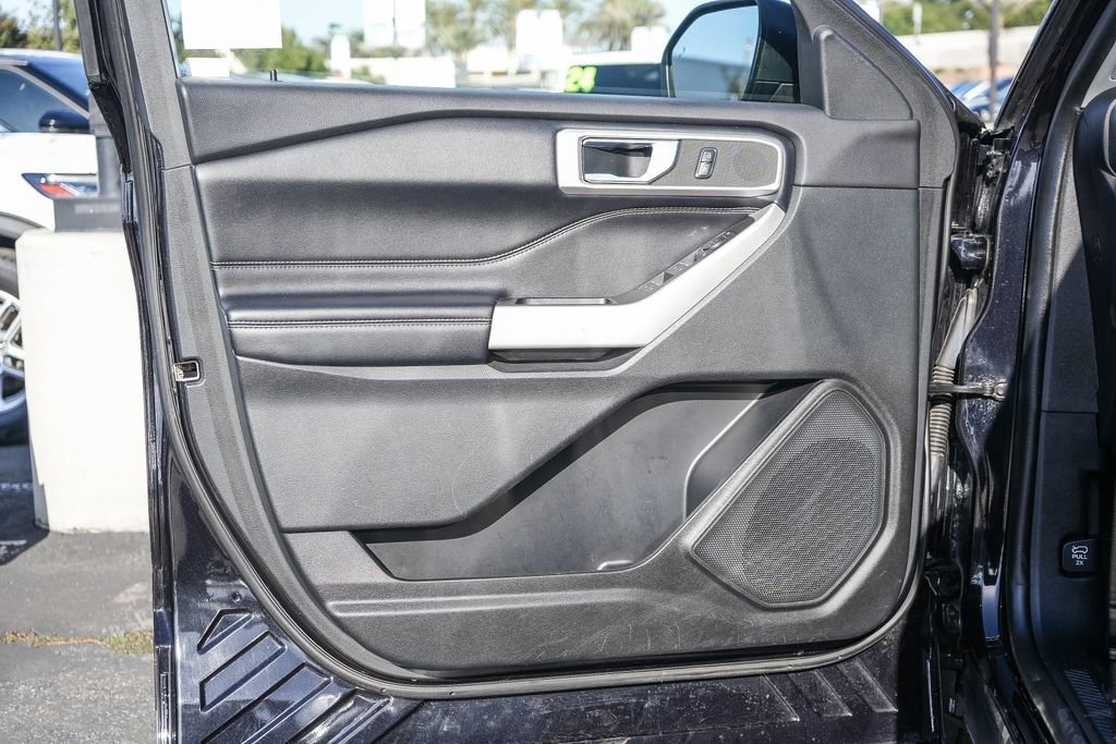 Used 2021 Ford Explorer XLT w/ Equipment Group 202A AWD/4WD image 28