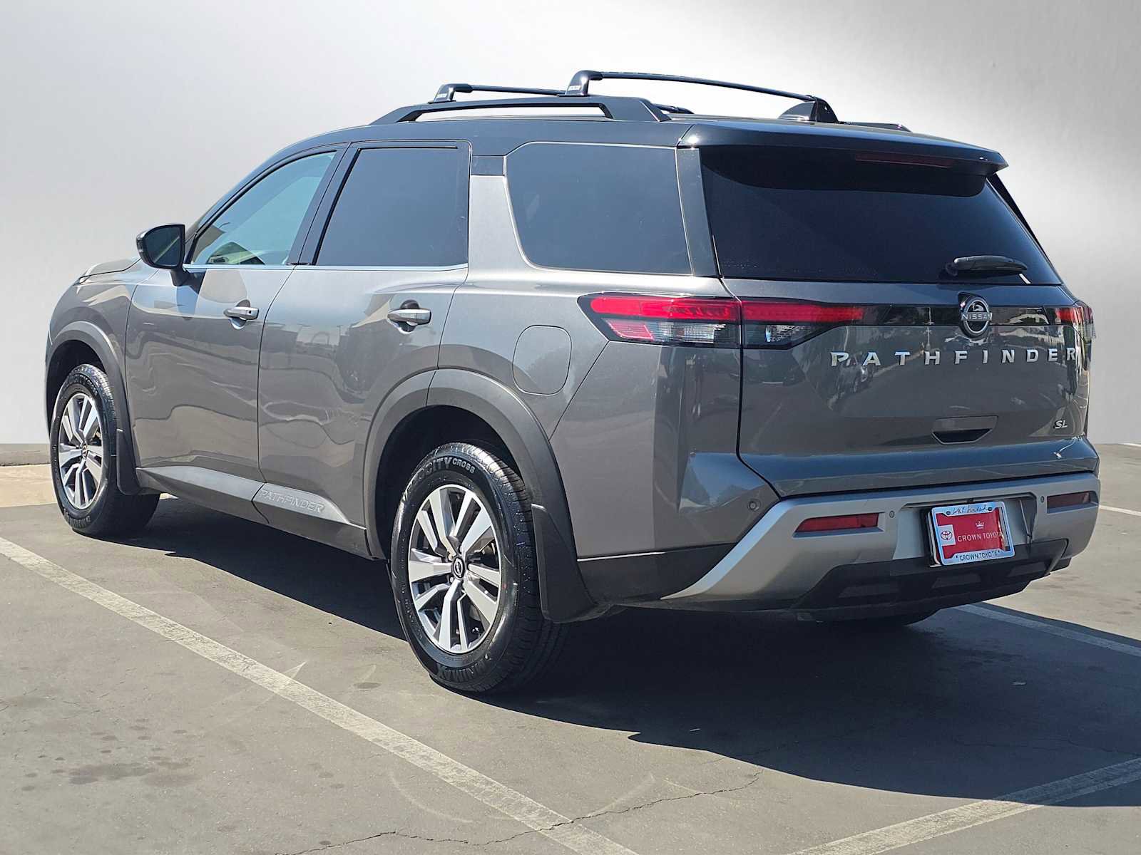 Used 2022 Nissan Pathfinder SL w/ Cargo Package image 5