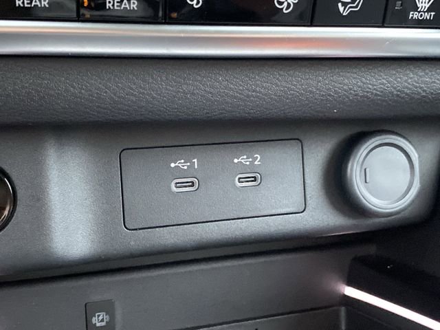 Used 2025 Nissan Rogue SL w/ SL Premium Package image 25