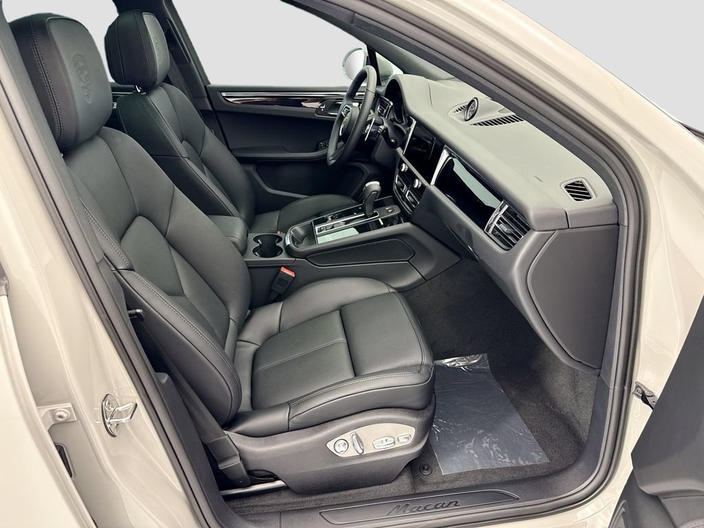 Used 2026 Porsche Macan AWD/4WD image 21