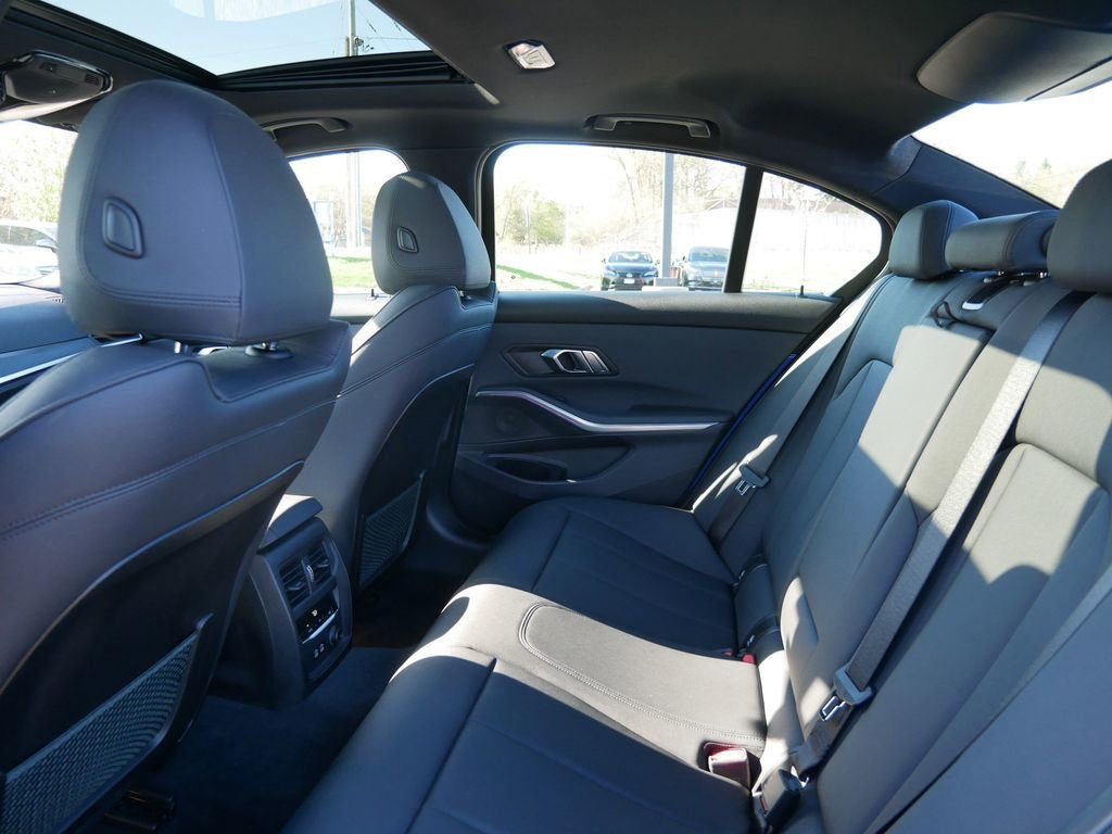 Used 2020 BMW 330i xDrive Sedan w/ M Sport Package AWD/4WD image 11