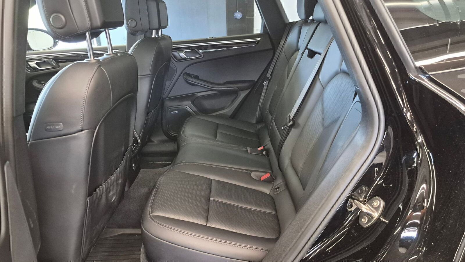 Certified 2026 Porsche Macan AWD/4WD image 14