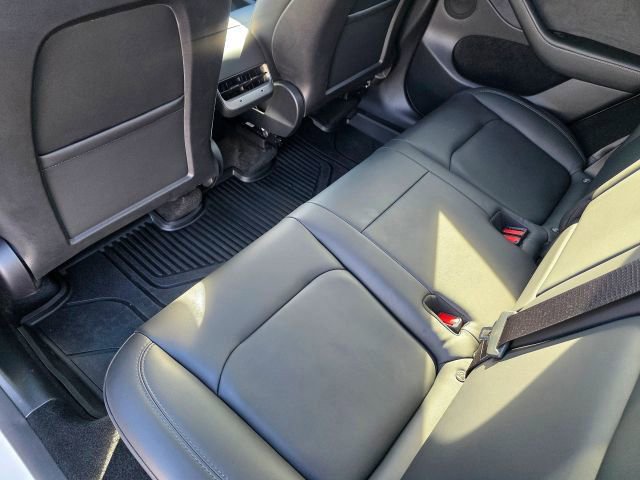 Used 2023 Tesla Model Y Long Range image 31