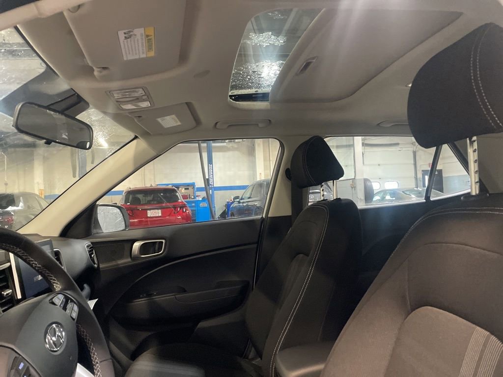 New 2025 Hyundai Venue SEL image 22