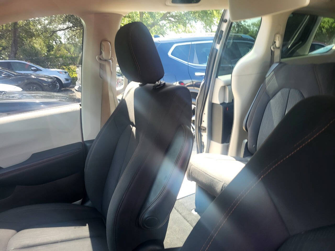Used 2017 Chrysler Pacifica Touring w/ Tire & Wheel Group FWD image 62