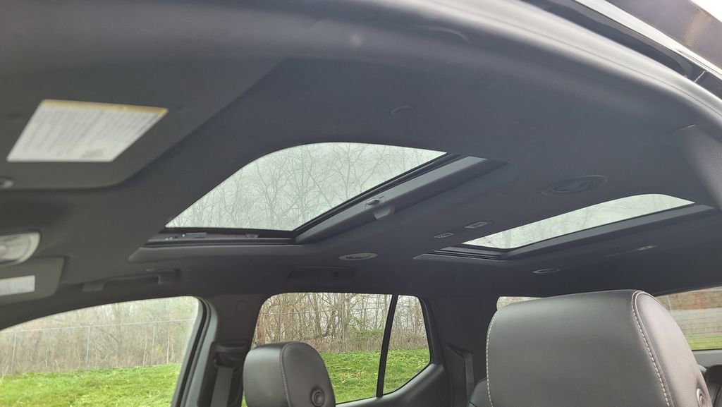 Used 2023 Chevrolet Traverse LT w/ LT Premium Package image 26