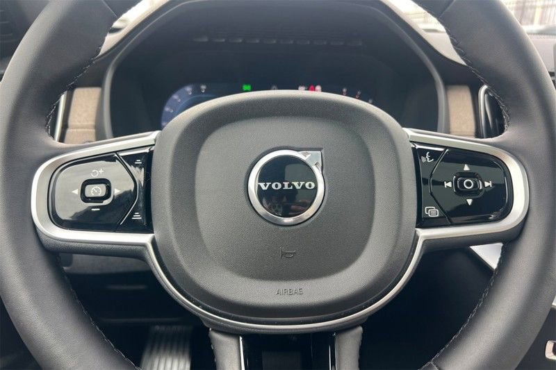 Certified 2025 Volvo XC90 B6 Plus image 26
