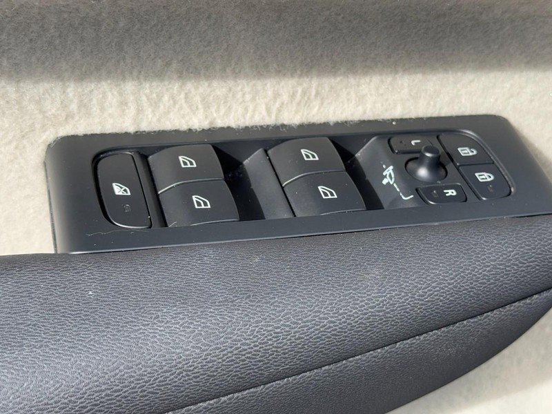 Certified 2023 Volvo XC40 B5 Plus w/ Driver Assist Package image 24