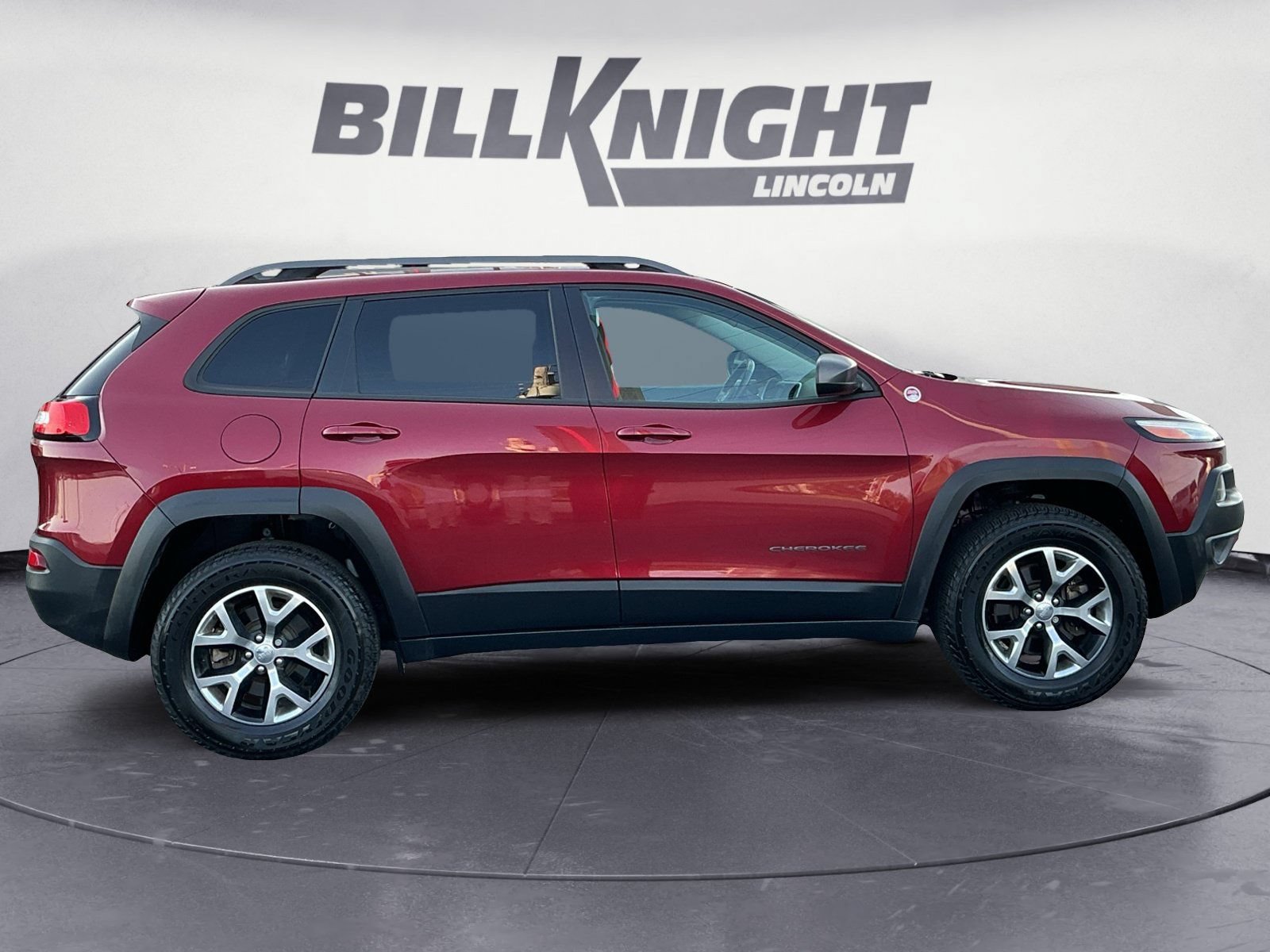 Used 2015 Jeep Cherokee Trailhawk w/ Leather Interior Group AWD/4WD image 6