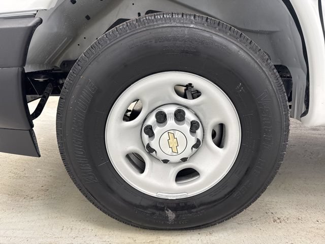 New 2026 Chevrolet Express 3500 Extended w/ Driver Convenience Package RWD image 32