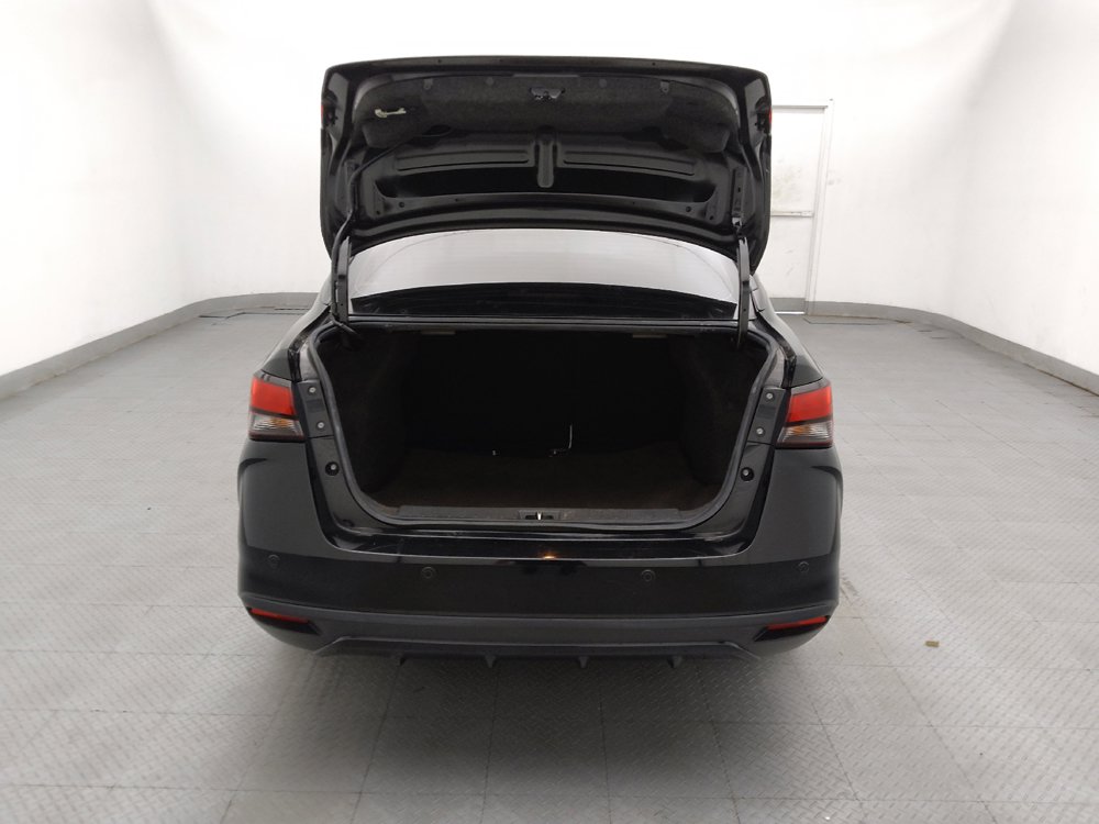 Used 2022 Nissan Versa SR FWD image 29