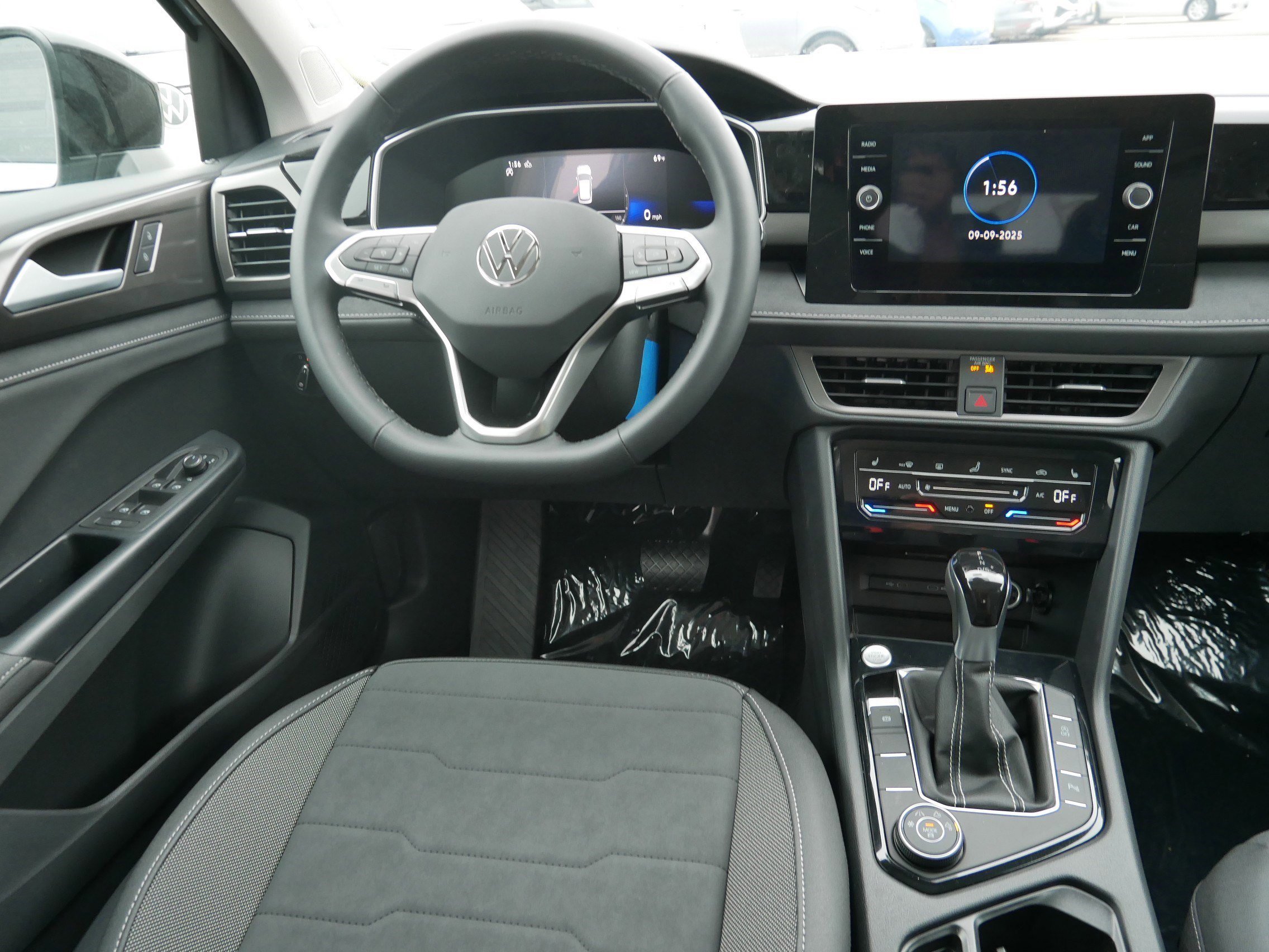 New 2025 Volkswagen Taos SE image 8