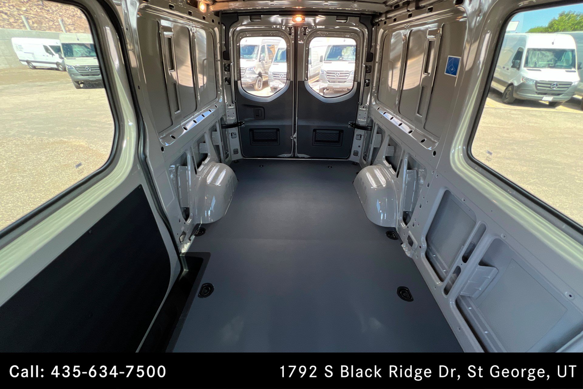 Used 2025 Mercedes-Benz Sprinter 2500 image 24