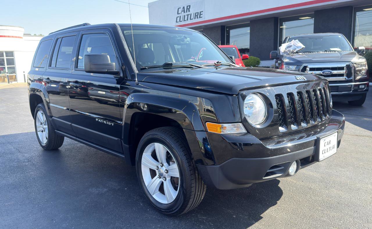 Used 2015 Jeep Patriot Latitude AWD/4WD image 2