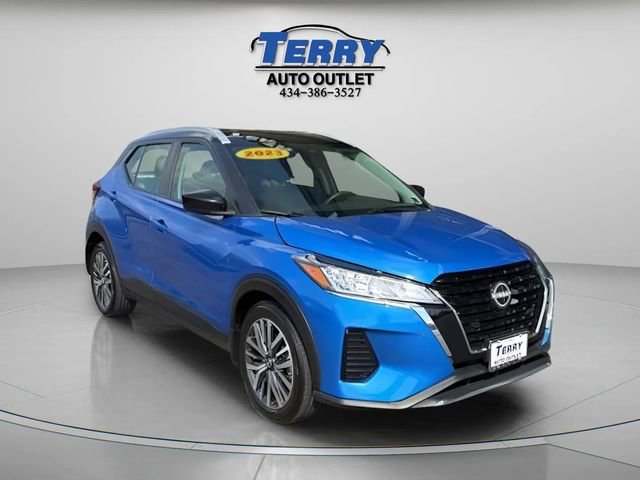 Used 2023 Nissan Kicks SV image 2