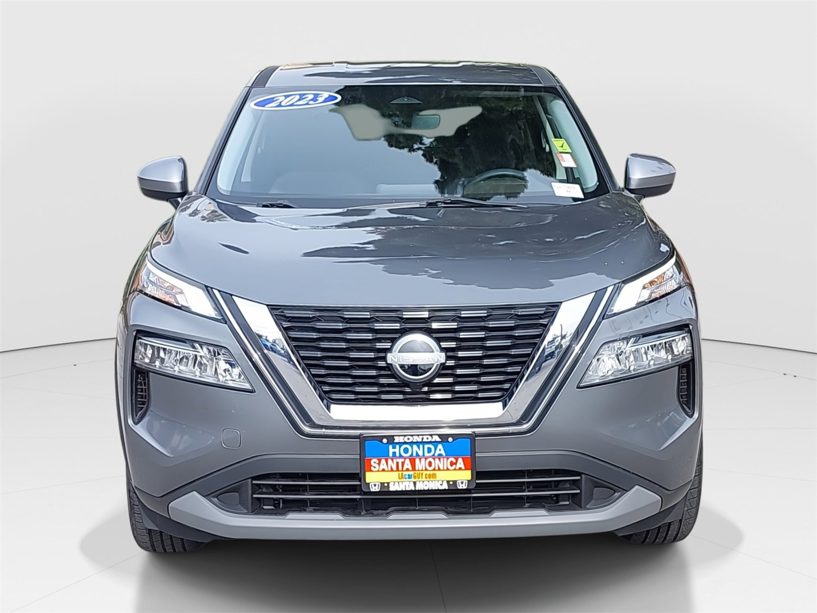 Used 2023 Nissan Rogue SV image 2