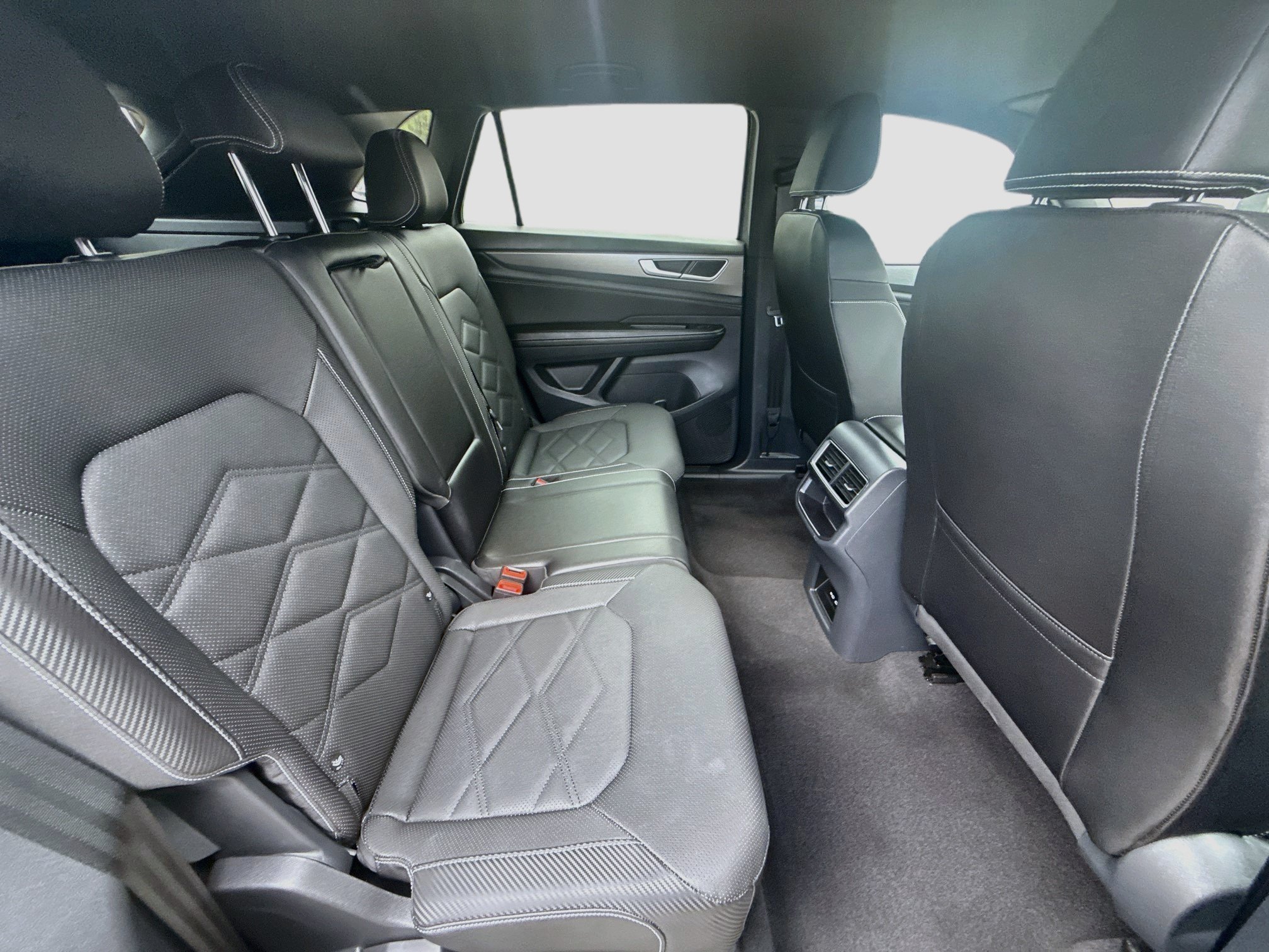 Used 2025 Volkswagen Atlas Cross Sport SE FWD image 28