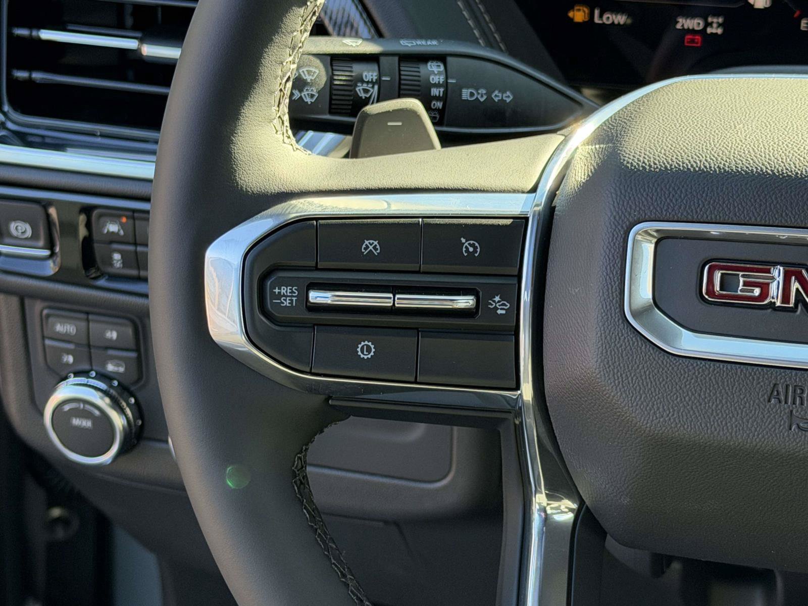 New 2026 GMC Yukon XL Elevation AWD/4WD image 15