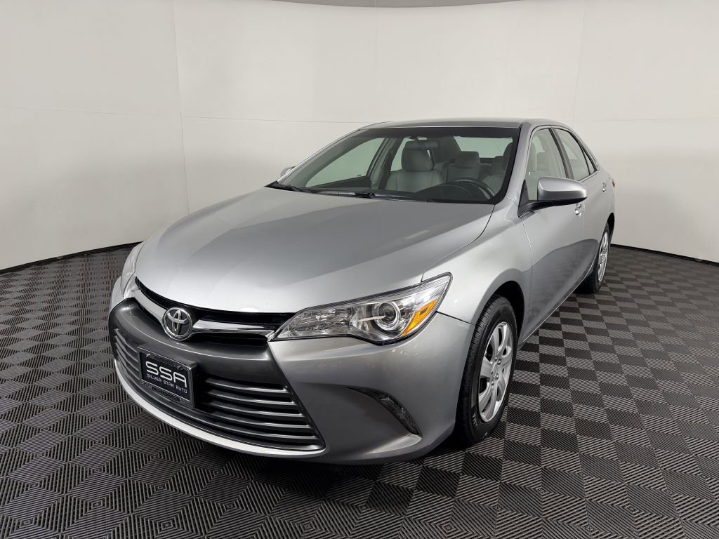 Used 2017 Toyota Camry LE FWD image 1