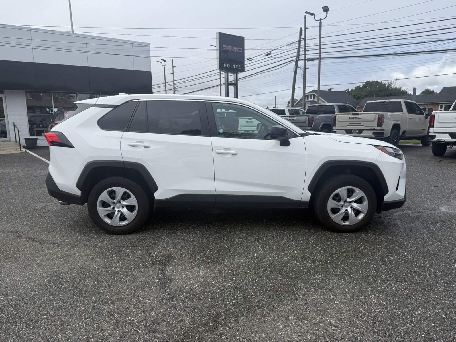 Used 2025 Toyota RAV4 LE AWD/4WD image 2