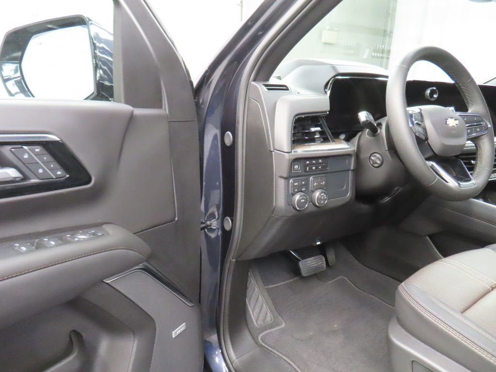 Used 2025 Chevrolet Tahoe High Country AWD/4WD image 64
