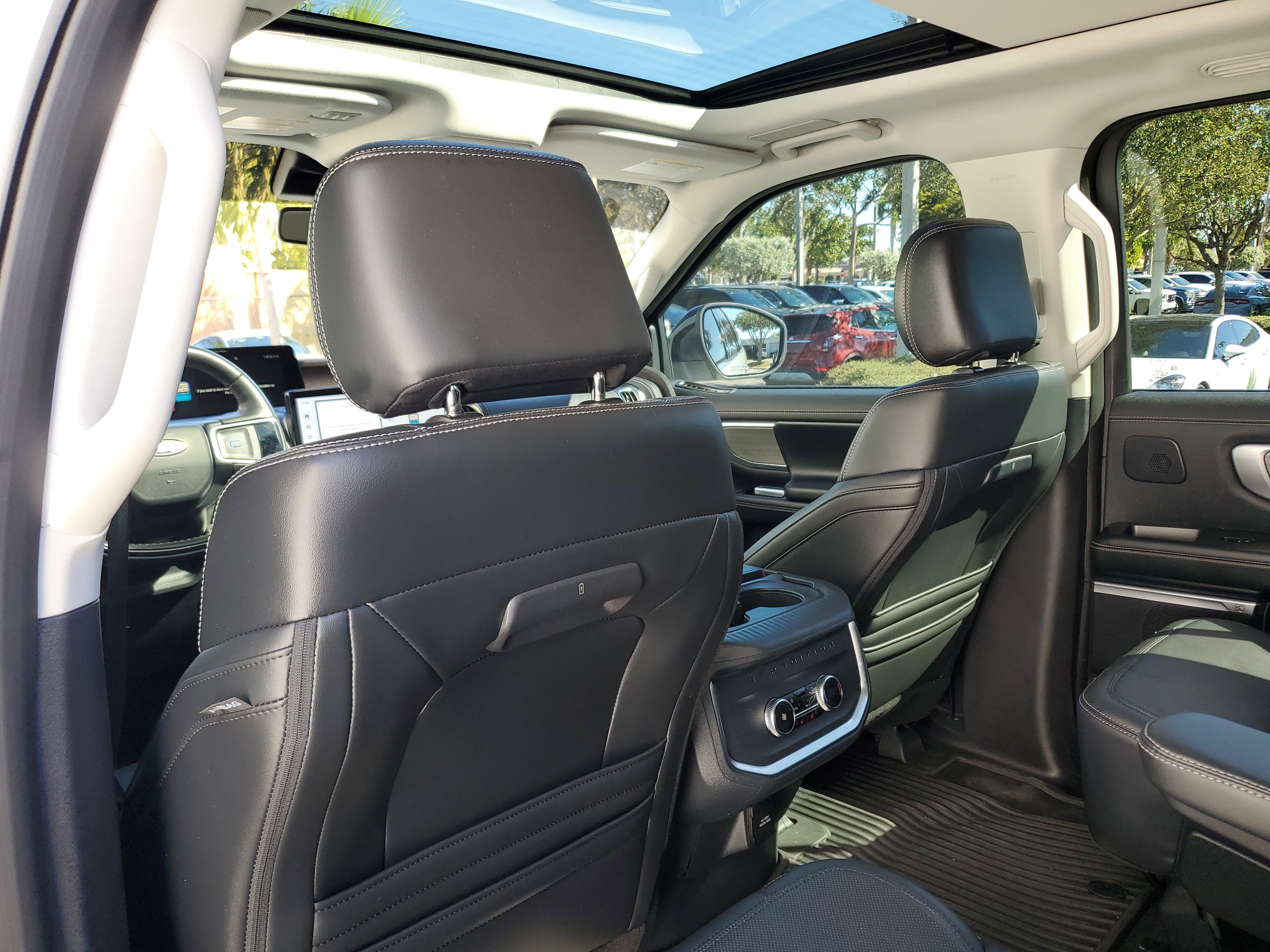 Used 2025 Ford Expedition Platinum w/ Driver's Package image 15