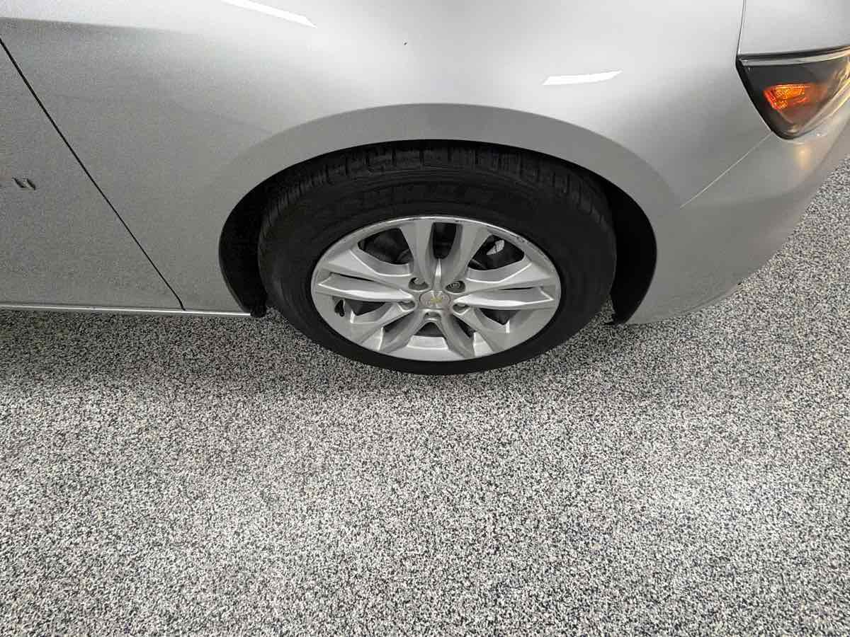Used 2018 Chevrolet Malibu LT image 35