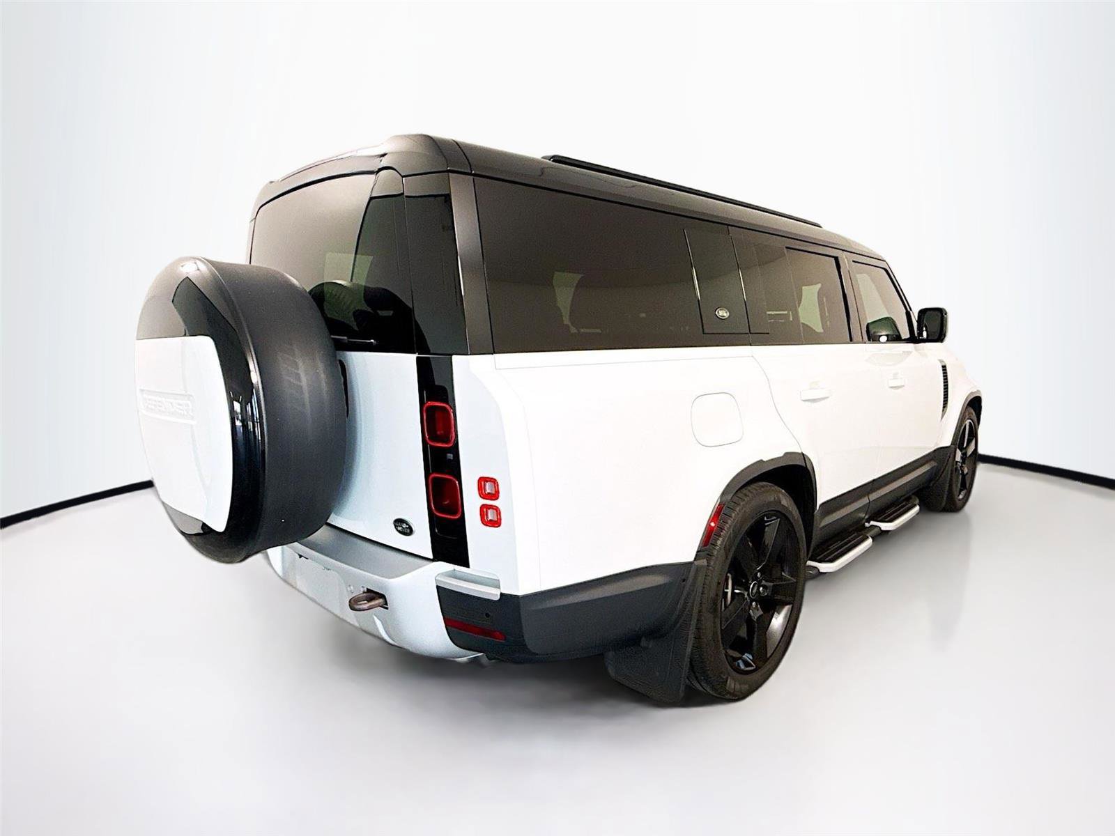 Used 2023 Land Rover Defender 130 S image 40