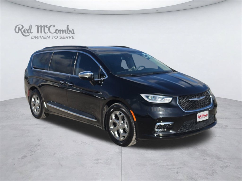 Used 2023 Chrysler Pacifica Limited w/ Uconnect Theater Family Group FWD image 8