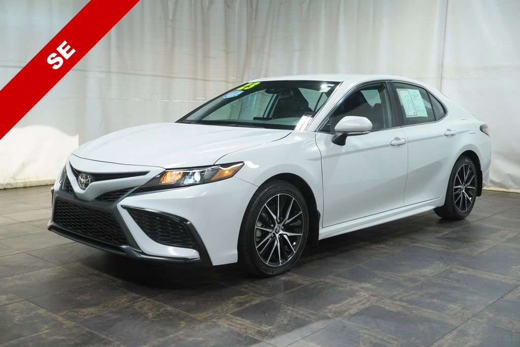 Used 2023 Toyota Camry SE w/ Convenience Package FWD image 2