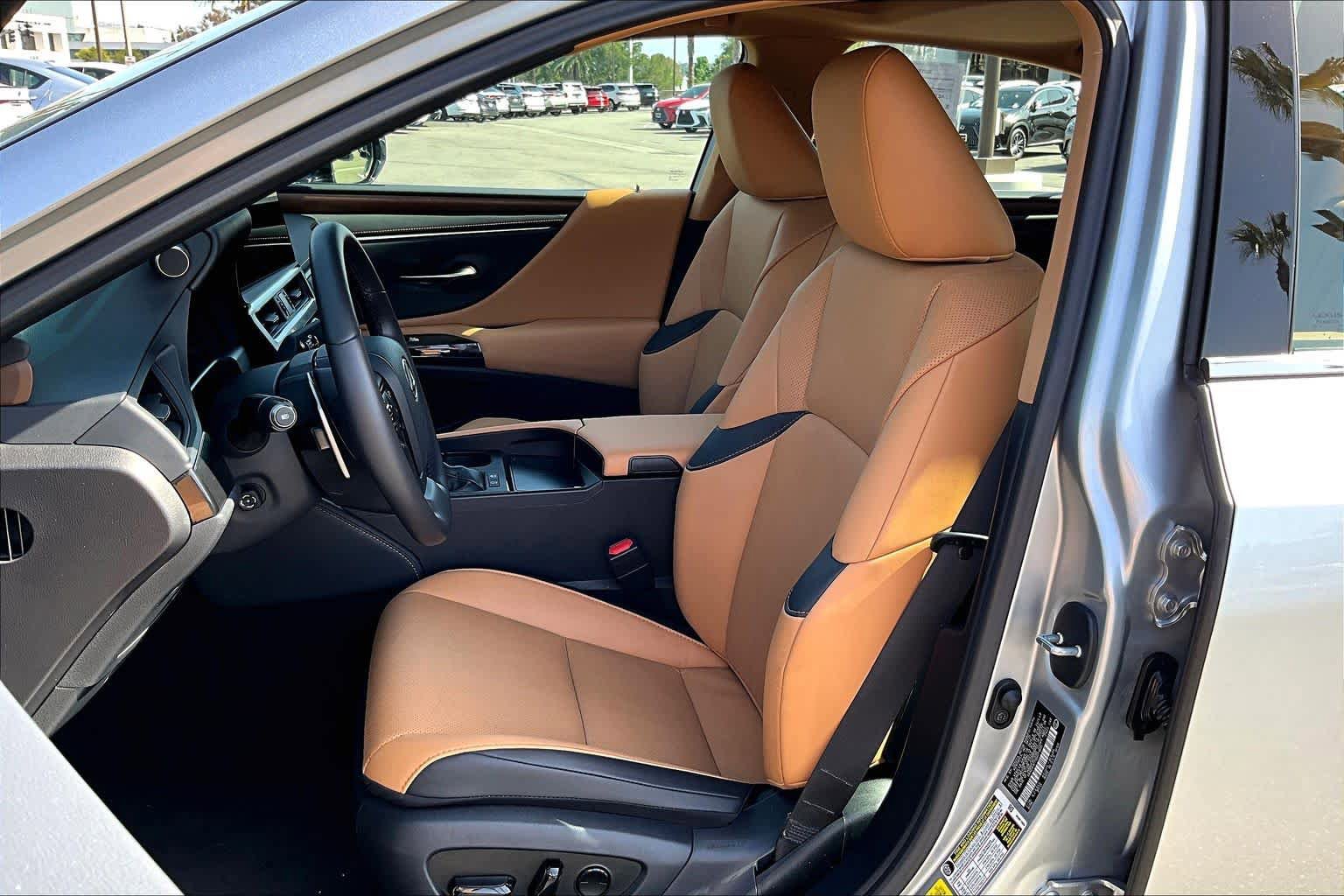 Used 2025 Lexus ES 300h w/ Premium Package FWD image 7