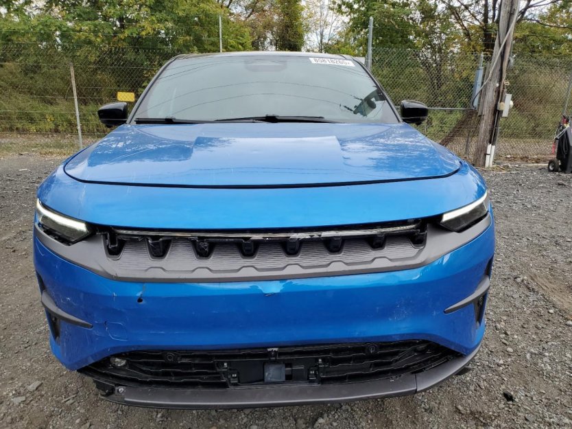 Used 2025 Jeep Wagoneer Limited image 2