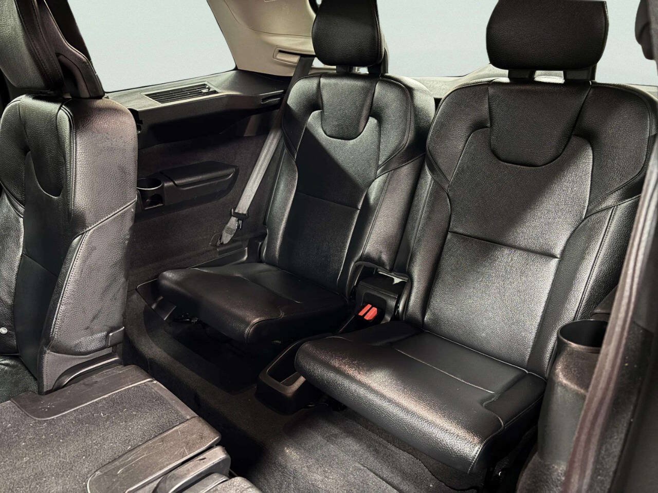 Used 2016 Volvo XC90 T6 Momentum w/ Momentum Plus Package AWD/4WD image 19