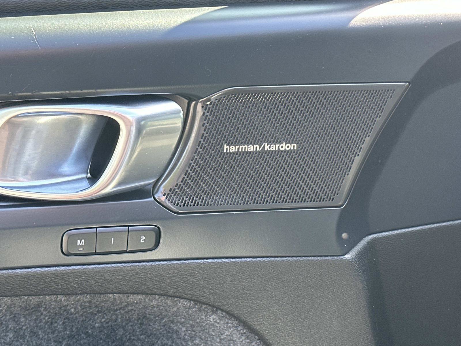 Certified 2023 Volvo C40 P8 Recharge Ultimate image 16