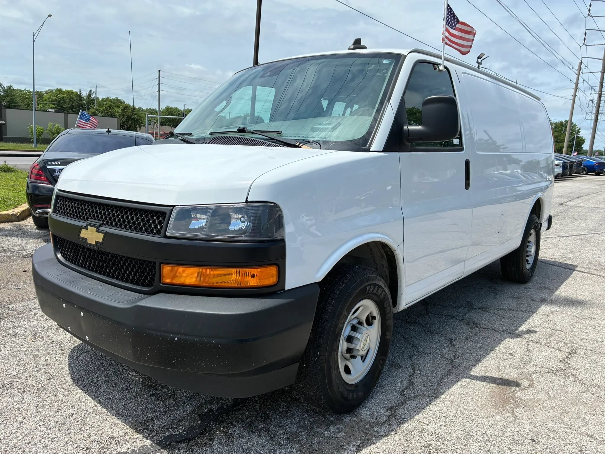 Used 2022 Chevrolet Express 2500 w/ Driver Convenience Package RWD image 3