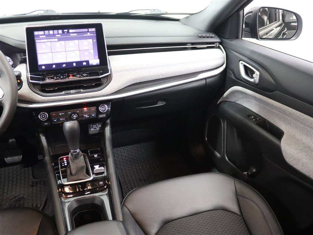 Used 2023 Jeep Compass Latitude w/ Convenience Group image 24