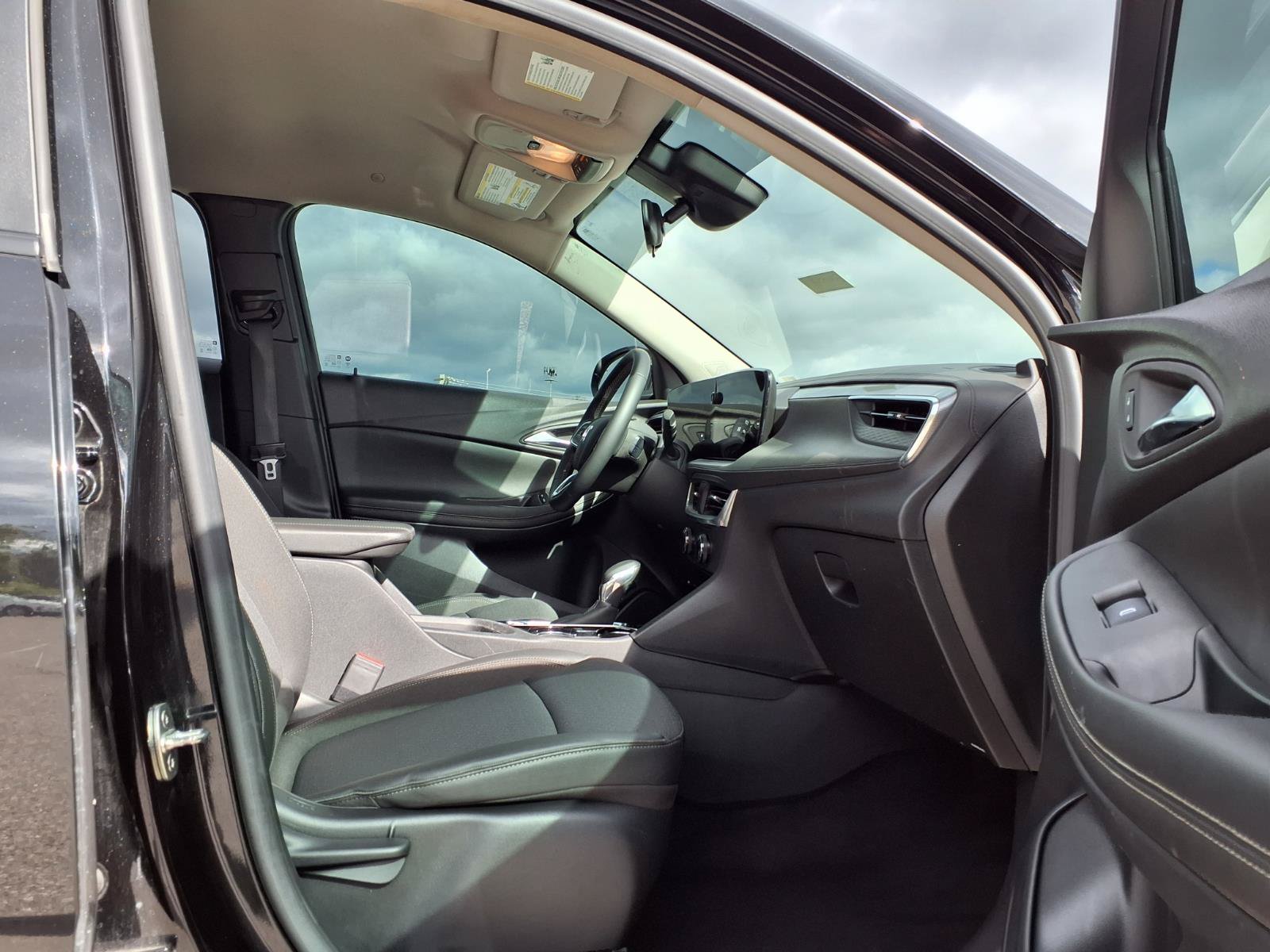 Used 2024 Buick Encore GX Preferred FWD image 25