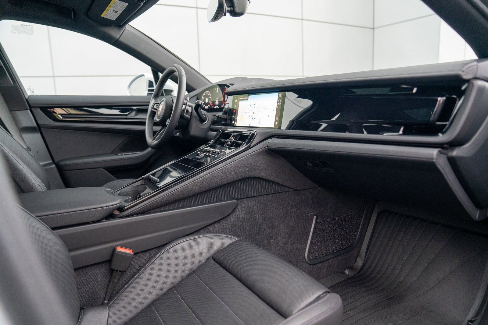 Used 2025 Porsche Panamera 4 image 25