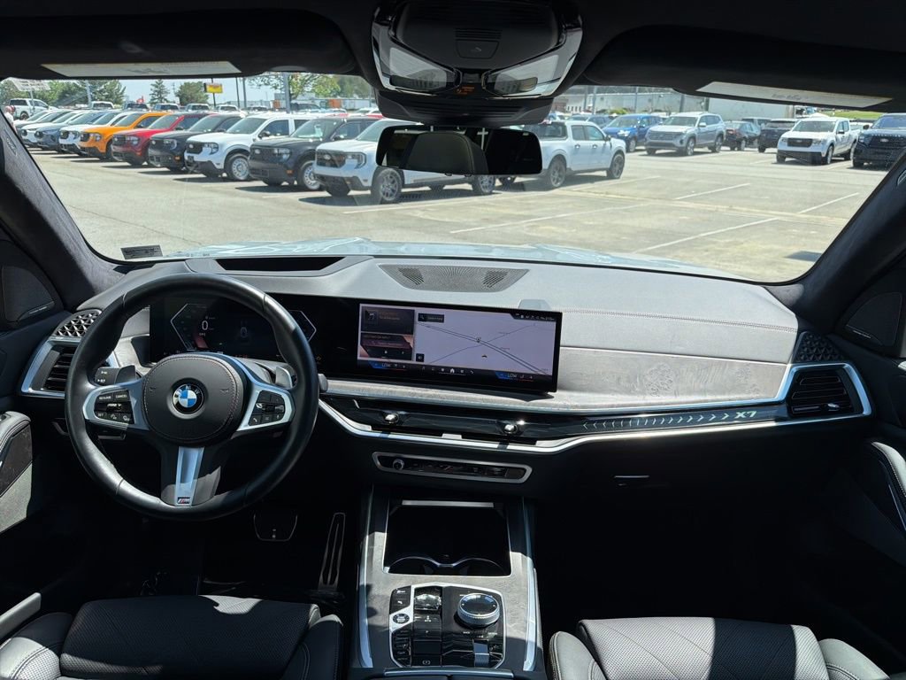 Used 2025 BMW X7 xDrive40i w/ M Sport Package image 27