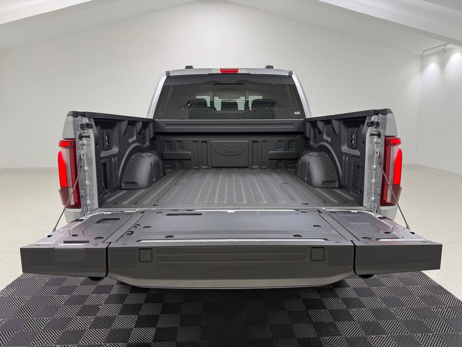 New 2026 Ford F150 Lariat w/ Equipment Group 501A Mid AWD/4WD image 9